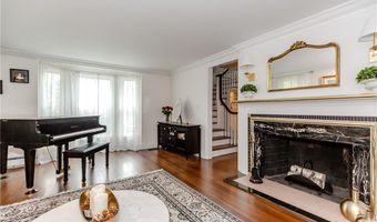 7 White Birch Rd, Cranston, RI 02920