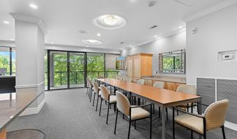 1101 S ARLINGTON RIDGE Rd 214, Arlington, VA 22202