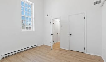 207 S PATRICK St 210, Alexandria, VA 22314