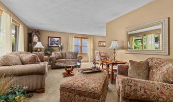 58 CRESTVIEW Dr, Appleton, WI 54915