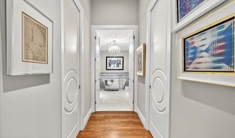 295 Meadowbrook Country Club Est, Ballwin, MO 63011