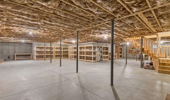 67 E West Ln, Belgrade, ME 04917