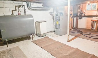 2 Jeffrey Ln, Albany, NY 12211