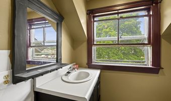 36 Vernon St, Auburn, ME 04210