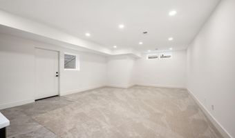 2001 N GEORGE MASON Dr, Arlington, VA 22207