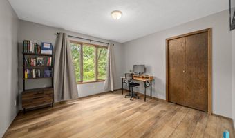 2908 N Oak Rd, Brandon, SD 57005