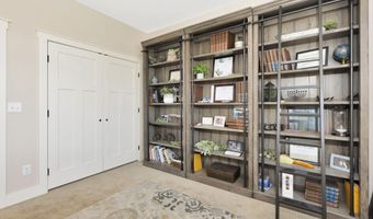 4686 N Elk Creek Dr, Bel Aire, KS 67226