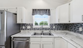 8449 Inland Dr, Avon, IN 46123