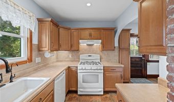 957 Cleveland Ave, Amherst, OH 44001
