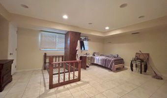 10 N ADAMS Dr, Addison, IL 60101