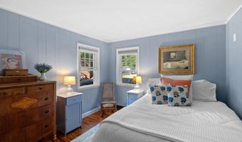 35 Greenwood Rd, Amherst, NH 03031