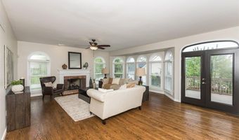 1101 Courtwood Cir, Ballwin, MO 63011