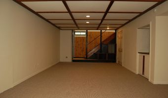 924 N Maple Rd, Ann Arbor, MI 48103