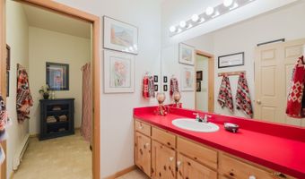 1225 Country Ln, Lamoille, NV 89828