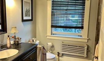 172 Bluff Ave, Cranston, RI 02905