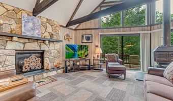 11 Carmen Gln, Albrightsville, PA 18210