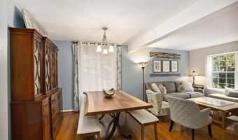 2512 Jade Ct, Ann Arbor, MI 48103