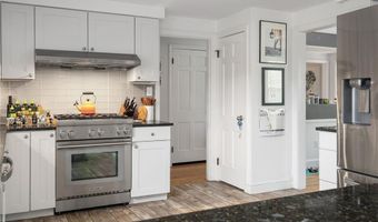 21 Preston Dr, Barrington, RI 02806