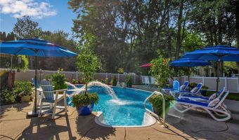 7 Shalamar Ct, Amherst, NY 14068
