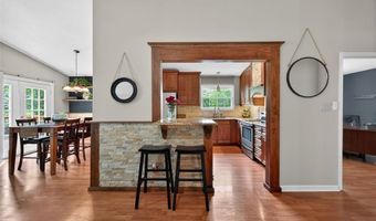 100 Holly Green Dr, Ballwin, MO 63021