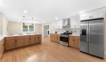 75 Walnut Rd, North Kingstown, RI 02852
