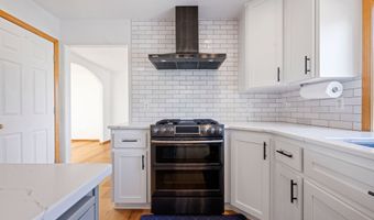 375 McClure Ave, Astoria, OR 97103