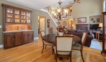 35 Shinnecock Hills Dr, Albany, NY 12205