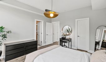 1102 S HIGHLAND St 3, Arlington, VA 22204
