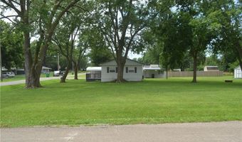 24 W 2nd St, Adrian, MO 64720