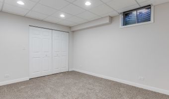 521 Ridgewood Dr, Antioch, IL 60002
