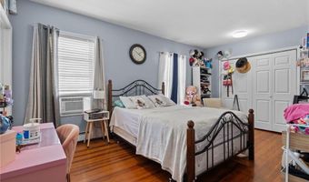 14 Parker St, Central Falls, RI 02863