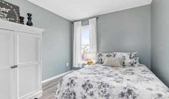 33 Fox Point Ct NE, Ada, MI 49301