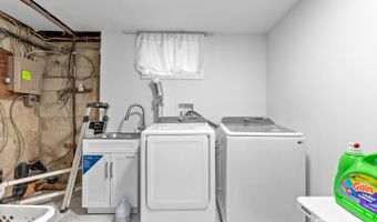 52 Westside Ave, Avenel, NJ 07001
