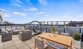 117 W 2ND St 202, Bayonne, NJ 07002