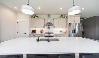 2333 Stonewood Ct SW, Altoona, IA 50009