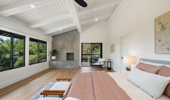 965 Hog Back Rd, Haiku, HI 96708