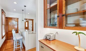 8 Bush St, Newport, RI 02840