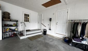 3702 Round House Rd, Aurora, MO 65605