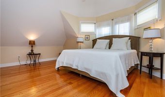 7 Gibson Ave, Narragansett, RI 02882