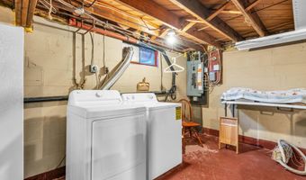 14 Larboard St, Beachwood, NJ 08722