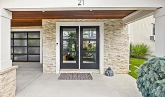 21 N Douglas Ave, Margate City, NJ 08402
