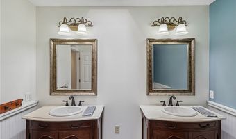 838 Lynnhaven Ln, Akron, OH 44313