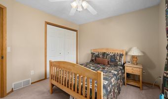 1012 E Magnolia Dr, Brandon, SD 57005