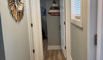 102 W Dobbs St, Atlantic Beach, NC 28512