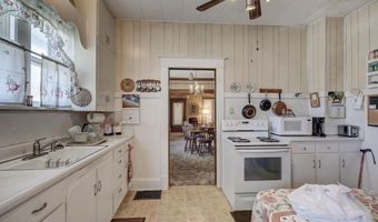 905 East Ave, Baxter Springs, KS 66713