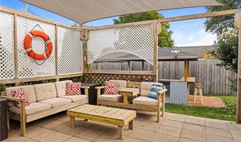 67 Linden St, Middletown, RI 02842