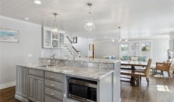 67 Caswell St, Narragansett, RI 02882