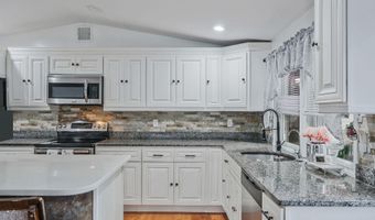 62 Bayside Ave, Amity Harbor, NY 11701