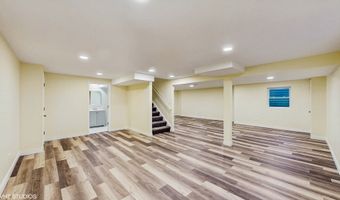 8 GEORGETOWN Ct, Algonquin, IL 60102
