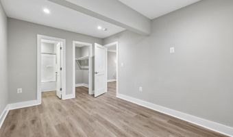 735 N GEORGE MASON Dr, Arlington, VA 22203